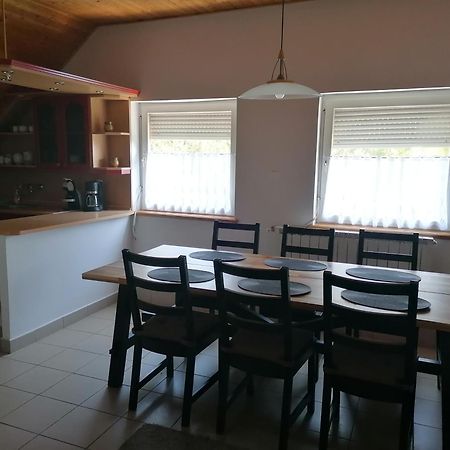 דירות Balatonkeresztúr Sara Vendeghaz מראה חיצוני תמונה