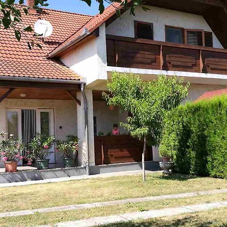 דירות Balatonkeresztúr Sara Vendeghaz מראה חיצוני תמונה