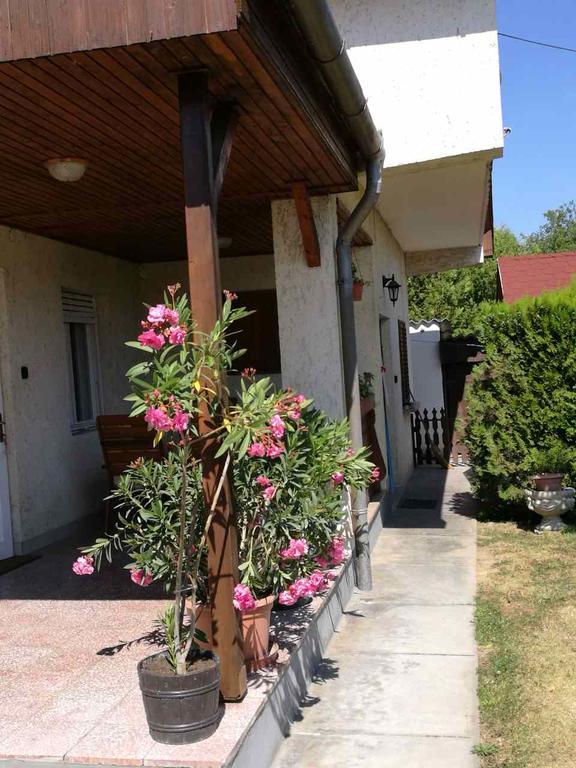 דירות Balatonkeresztúr Sara Vendeghaz מראה חיצוני תמונה