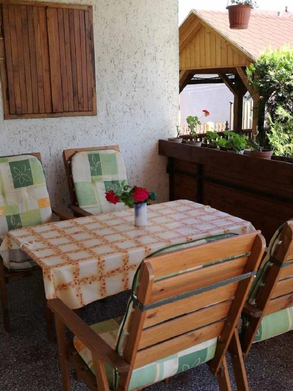 דירות Balatonkeresztúr Sara Vendeghaz מראה חיצוני תמונה