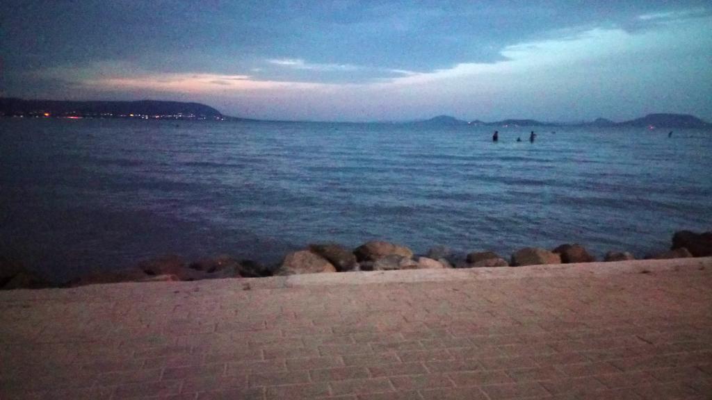 דירות Balatonkeresztúr Sara Vendeghaz מראה חיצוני תמונה